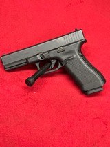 NICE Glock 22. Gen 4 .40 SW - 2 of 13