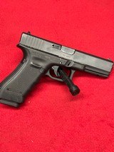 NICE Glock 22. Gen 4 .40 SW - 3 of 13