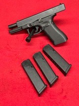 NICE Glock 22. Gen 4 .40 SW - 6 of 13