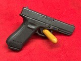 Glock 22 Gen 4  .40 SW  - 3 of 13