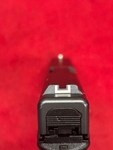 Glock 22 Gen 4  .40 SW  - 6 of 13