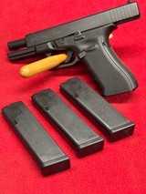 Glock 22 Gen 4  .40 SW  - 7 of 13