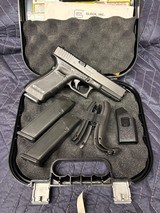 NICE Glock 22 Gen 4 .40 SW  - 1 of 12