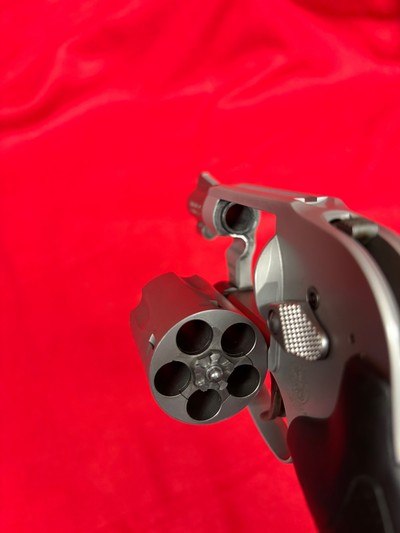 LNIB Smith Wesson 638-3 .38 Special Revolver 5 shot J Frame - Image 9 of 10