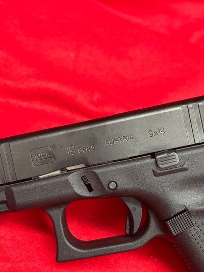 NEW Glock 19 Gen 5 9MM....2 Mags... Ameriglo... Black - Image 9 of 15