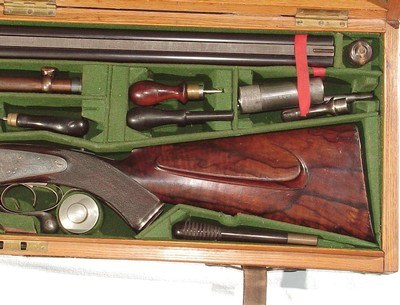 FABULOUS ALEXANDER HENRY HAMMERLESS DOUBLE RIFLE IN .500 EXPRESS IN IT'S ORIGINAL CASE COMPLETE WITH ACCESSORIES - Image 9 of 15