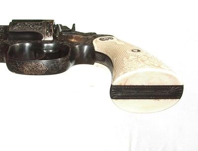 FABULOUS JOHN WARREN GOLD INLAID ENGRAVED COLT NEW SERVICE REVOLVER - Image 16 of 18
