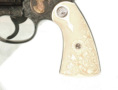 FABULOUS JOHN WARREN GOLD INLAID ENGRAVED COLT NEW SERVICE REVOLVER - Image 2 of 18