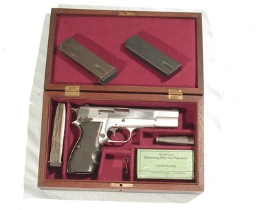 BROWNING HI-POWER SEMI AUTO PISTOL IN STAINLESS STEEL. - Image 1 of 4