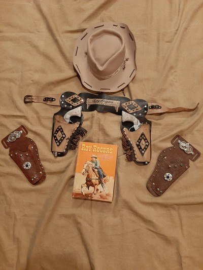 Roy Rogers Cap Gun Set, Book. and Cowboy Hat Circa 1955 - Image 1 of 4