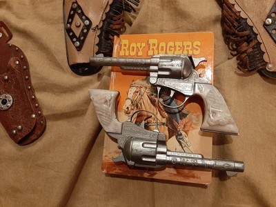 Roy Rogers Cap Gun Set, Book. and Cowboy Hat Circa 1955 - Image 2 of 4