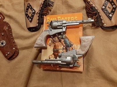 Roy Rogers Cap Gun Set, Book. and Cowboy Hat Circa 1955 - Image 3 of 4