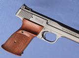 S O L D - - - 1958 - Smith & Wesson Model 41 - Match Pistol - 99% in Original Box - 2 of 19