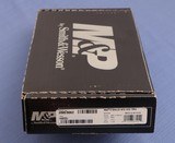 Smith & Wesson - M&P Shield 9 - Night Sights - Like New ! - 2 of 7