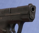 Smith & Wesson - M&P Shield 9 - Night Sights - Like New ! - 6 of 7