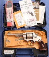 SMITH & WESSON - Model 22-4 - 5 Screw Frame - - NIB - New Old Stock - Circa 2010 - 1 of 4