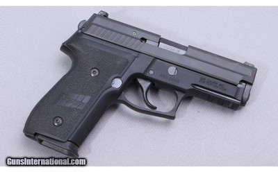 SIG Sauer ~ P229 ~ 40 S&W