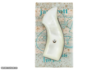 Smith & Wesson Chief Special 22/32 Kit Grips, Pearl Like