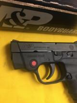 SMITH & Wesson M&P - 2 of 3