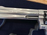 Smith
& Wesson Model 686 - 6 of 10