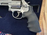 Smith
& Wesson Model 686 - 4 of 10