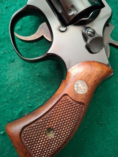 S & W Model 10-5 (1949) - Image 7 of 9