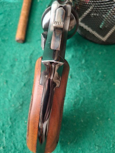 S & W Model 10-5 (1949) - Image 4 of 9