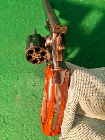 Smith & Wesson M-19 Cal .357 - Image 5 of 9
