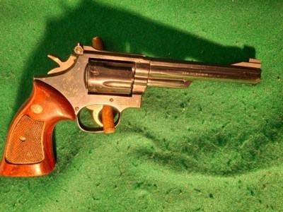 Smith & Wesson M-19 Cal .357 - Image 1 of 9
