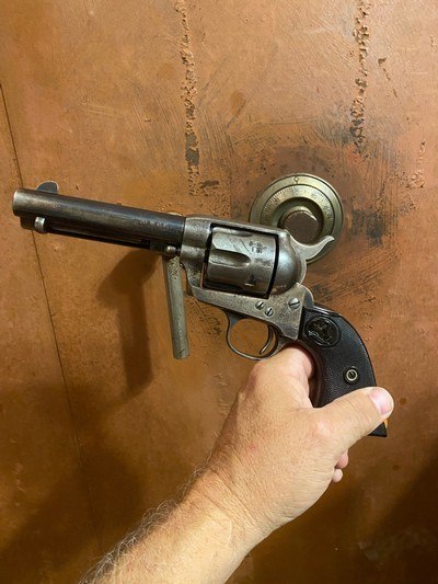 Antique
Colt SAA scarce 38-40