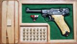 DWM PRESENTATION GERMAN LUGER / MINT / W/ DISPLAY CASE - 1 of 10
