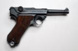 41 CODE 42 NAZI GERMAN LUGER / W/ MATCHING # MAGAZINE AND ORIGINAL WOUND BADGE - 3 of 10