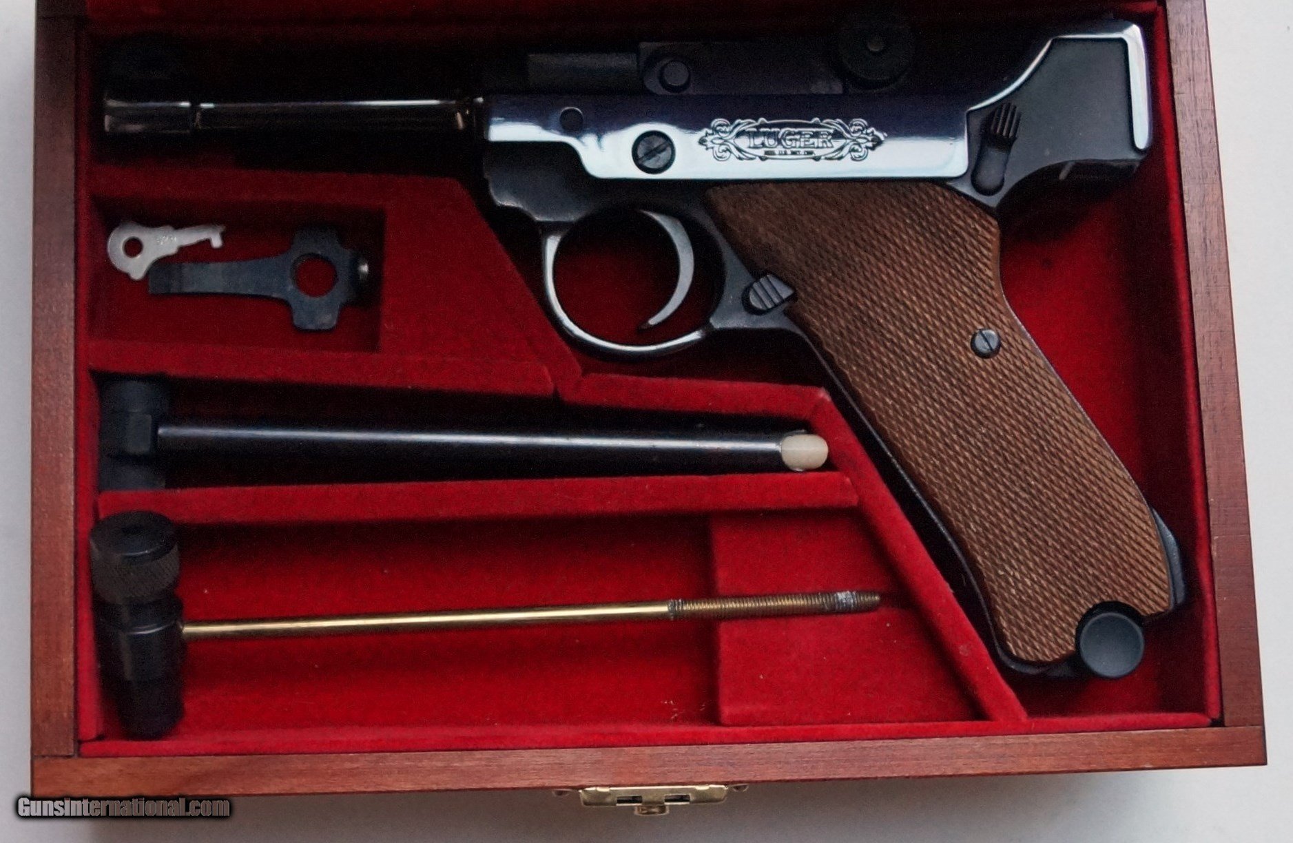 A.F. STOEGER AMERICAN EAGLE LUGER "1 OF 1000" WITH PRESENTATION CASE MINT