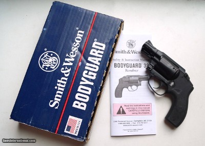 SMITH & WESSON - AIR LIGHT BODYGUARD - SNUB NOSE
REVOLVER WITH ORIGINAL BOX