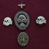 WWII NAZI MILITARY MEDALS - 1 of 2