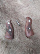 Ruger Original Speed Six walnut grips w/ruger medallion - 4 of 5