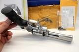 Smith & Wesson MODEL 686-6 Revovler 4
