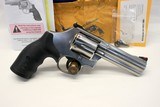 Smith & Wesson MODEL 686-6 Revovler 4