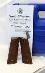 Smith & Wesson SW1911 PRO SERIES sem-auto pistol FULL SIZE 9mm 1911 - 2 of 15