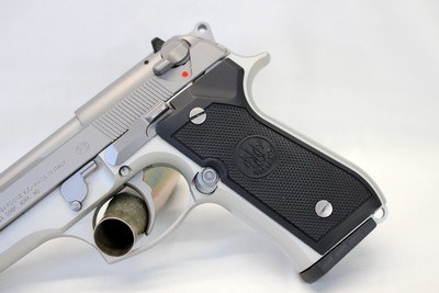 Beretta MODEL 92FS INOX Stainless Steel semi-auto pistol 9mm UNUSED Box Manual - Image 5 of 12