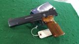 Smith & Wesson . Model 41 - 2 of 4