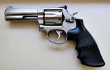 SMITH & WESSON 686 SINGLE/DOUBLE ACTION STAINLESS 357 MAG REVOLVER - 2 of 6