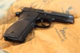 S&W Model 39-2 like new with 3 mags - 5 of 8