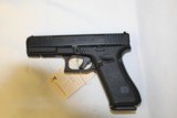 Glock G22 40 S&W - 2 of 5
