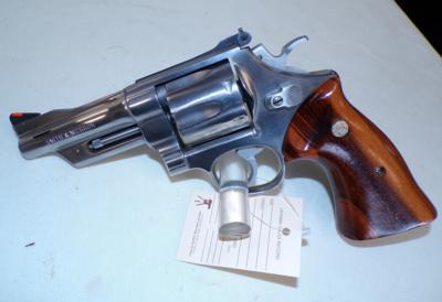 Smith and Weson Model 624 - Image 1 of 5
