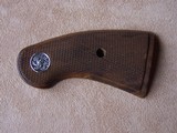 Colt New Service Revolver re-placement checkered wood grips w/screw - 3 of 4