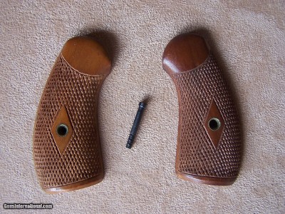 Colt 1905 Marine Original vintage grips. Excellent plus condition.