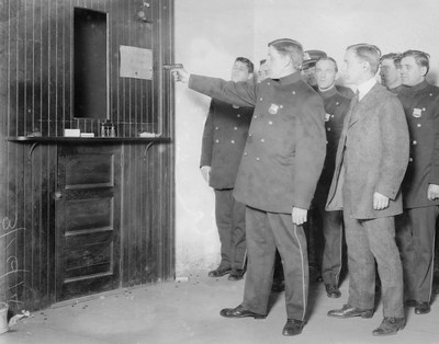 Colt Model 1908 .380 Auto Shipped to the NYPD in 1913. Includes Badge, Audley holster & Officer Photo - Image 19 of 20