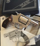 Smith & Wesson Model 60, .38 special, 2” Barrel, 1979, N.I.B. Unfired, Mint - 5 of 14