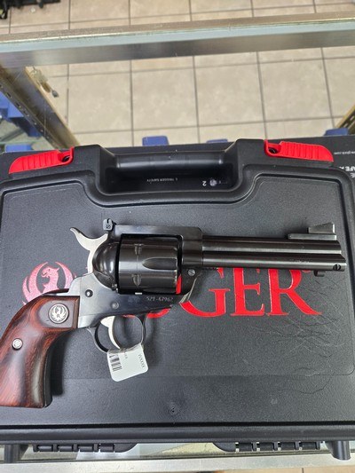 RUGER NEW BLACKHAWK 357/9mm Convertable - Image 1 of 2